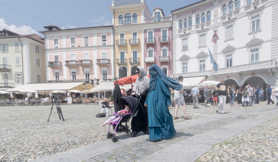 La loi anti-burqa devra être complétée
