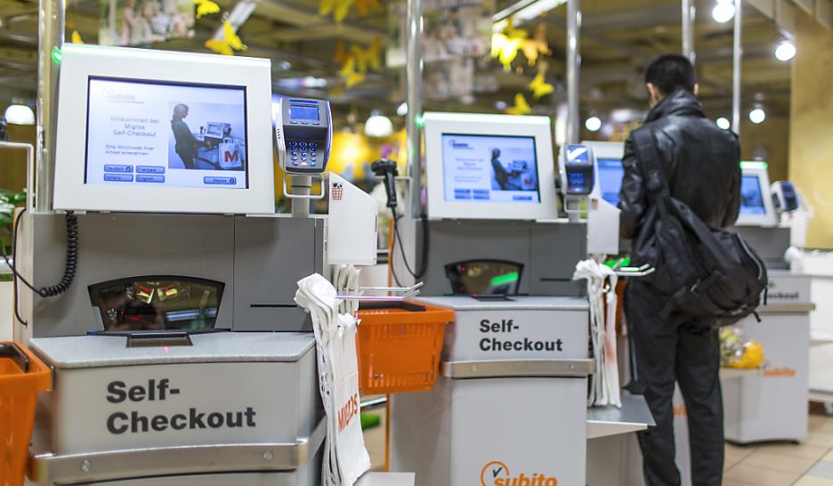 Les caisses automatiques font souffrir le personnel
