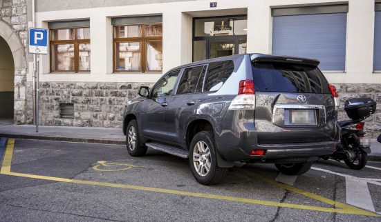 Les macarons pour handicapés échappent aux aveugles