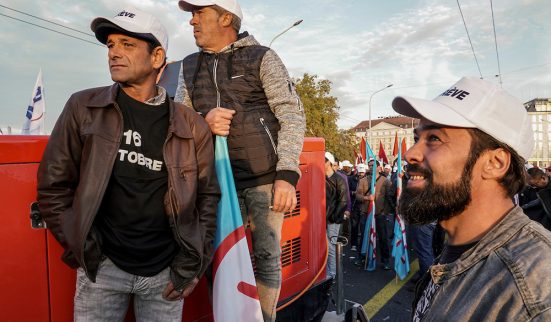 Les maçons suspendent la grève