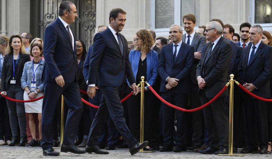 Macron remanie pour se relancer