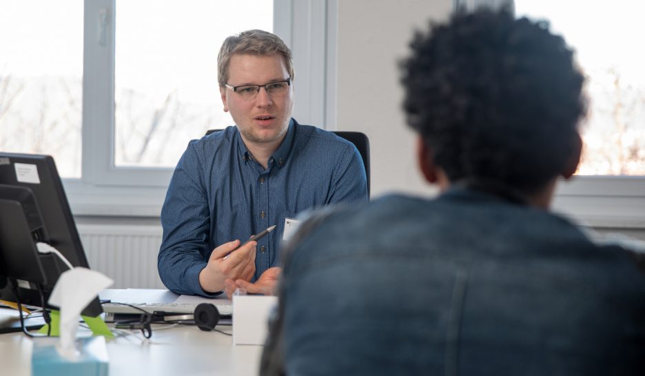 Qui conseille les migrants?