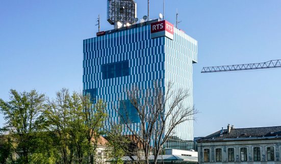 Enquêtrice sur la touche