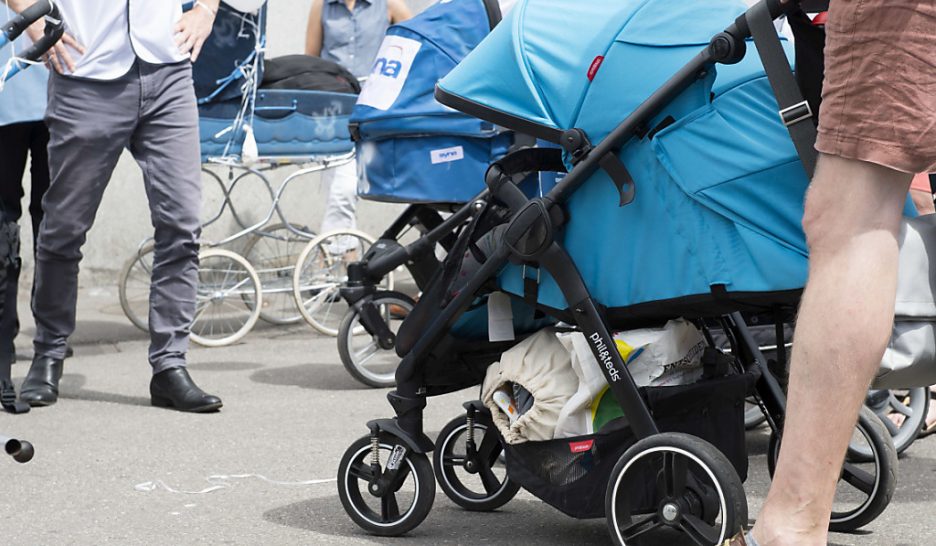 Pour un congé paternité de deux semaines