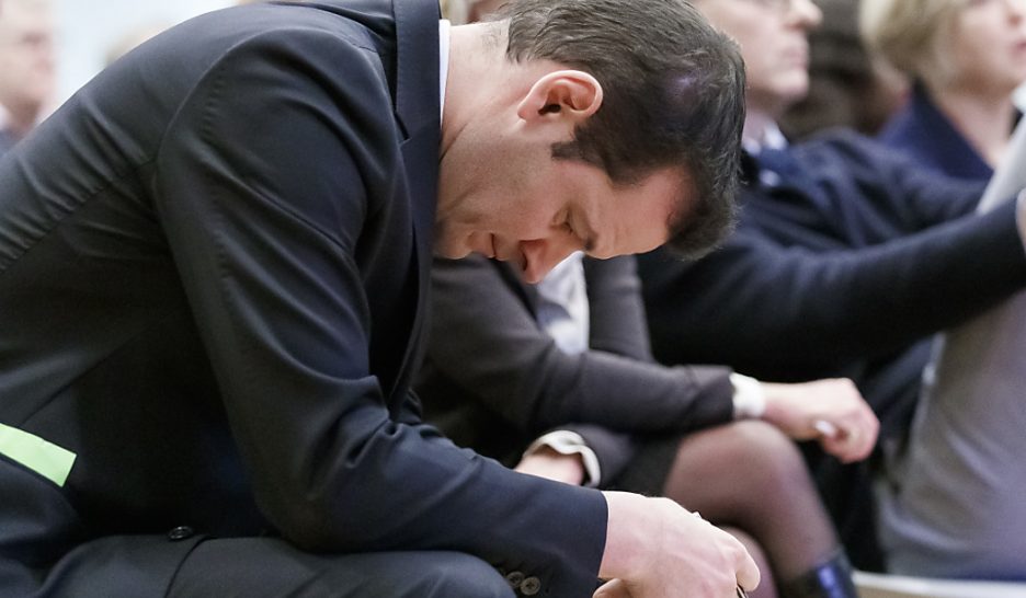 Des députés demandent le départ de Maudet