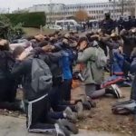 Lycéens arrêtés: des images qui choquent