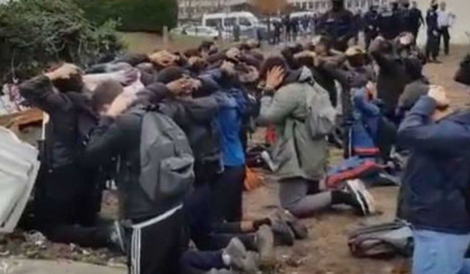 Lycéens arrêtés: des images qui choquent