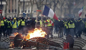 Macron pressé d'apporter des réponses à la crise des «gilets jaunes»