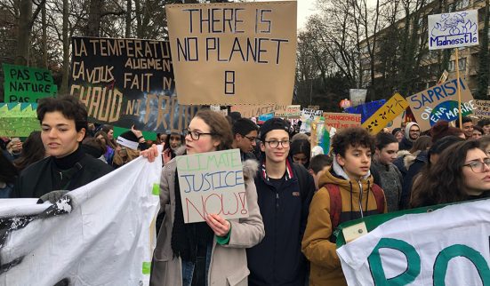 Grève du climat: milliers d’élèves dans la rue