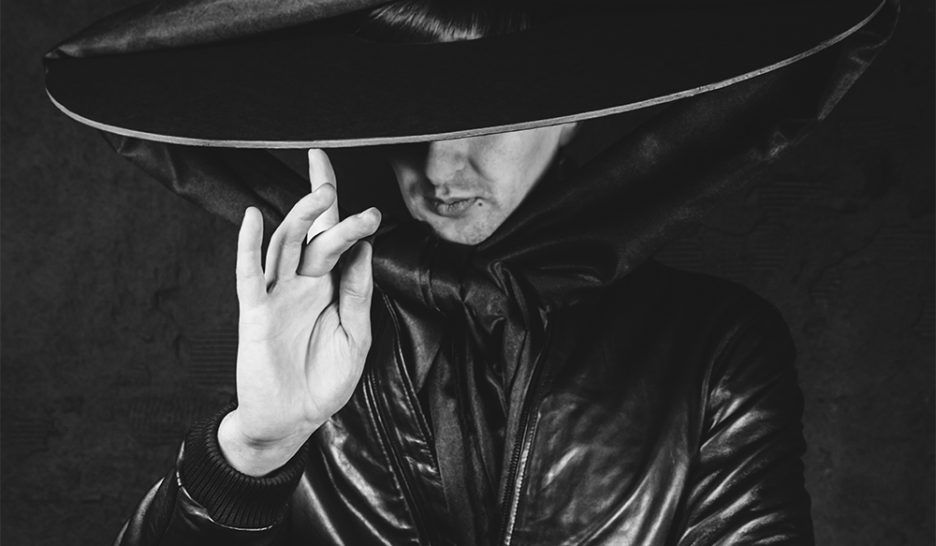 Pólis, exquise et noire géométrie du mouvement