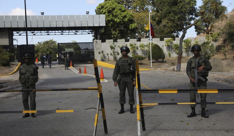 Réunion et dialogue pour dénouer la crise