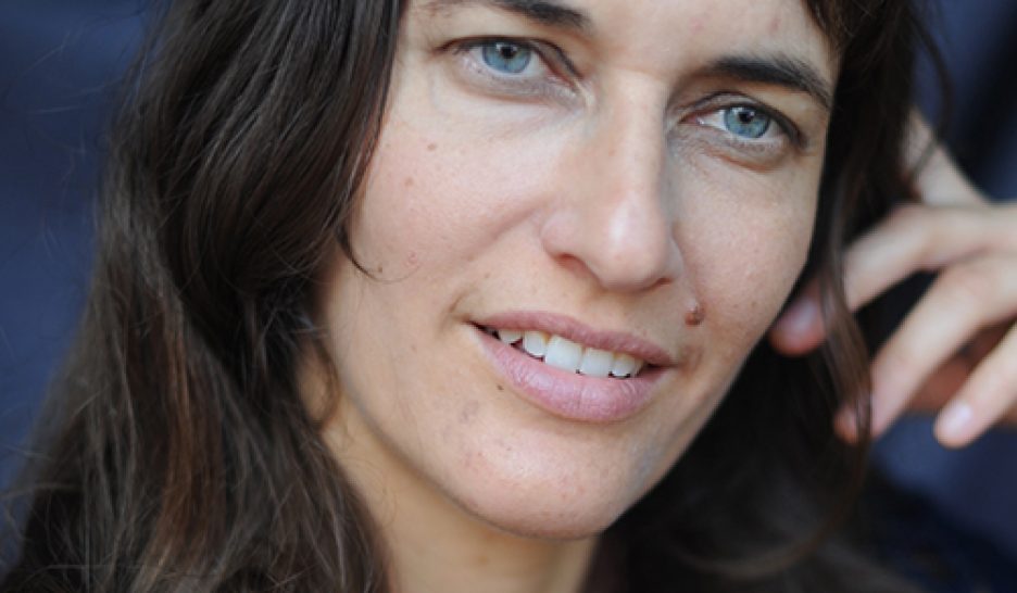 Josephine Foster hulule par-delà les modes