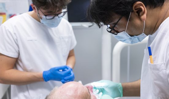 Soins dentaires et caisse publique rejetés