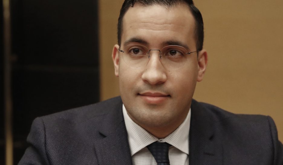 Le Sénat soupçonne des proches de Macron