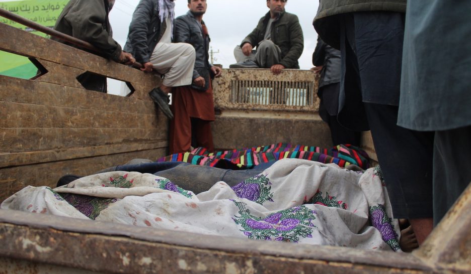 Un bombardement aérien tue treize civils