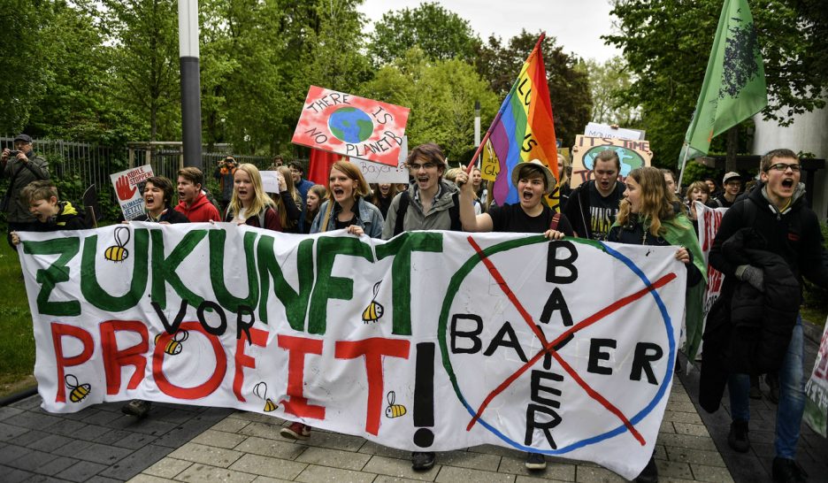 Bayer défend le rachat de Monsanto dans un climat houleux