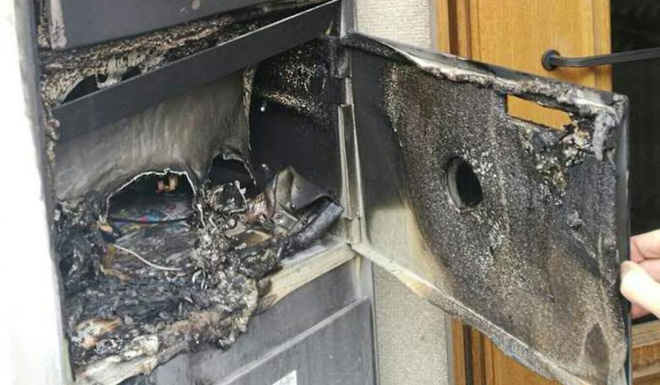 Les partis condamnent les incendies criminels