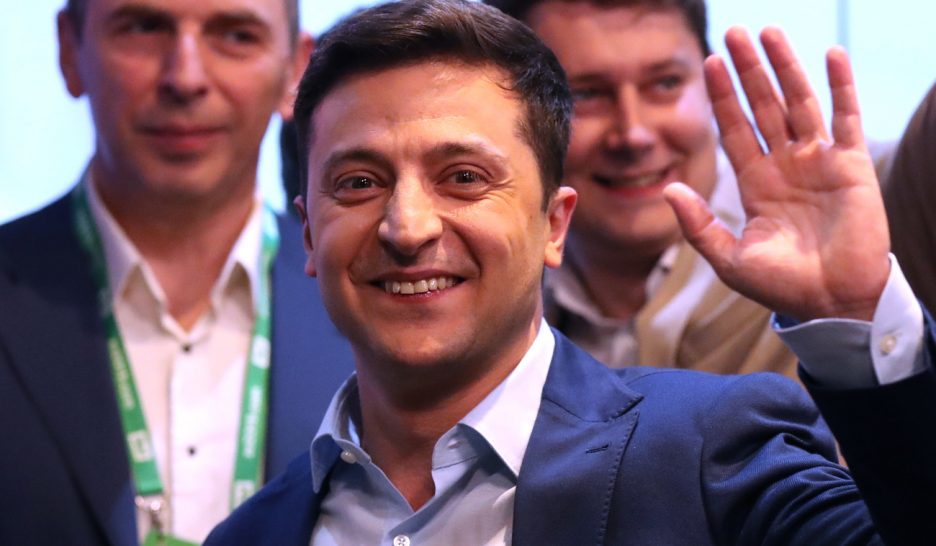 Victoire écrasante du comédien Zelensky