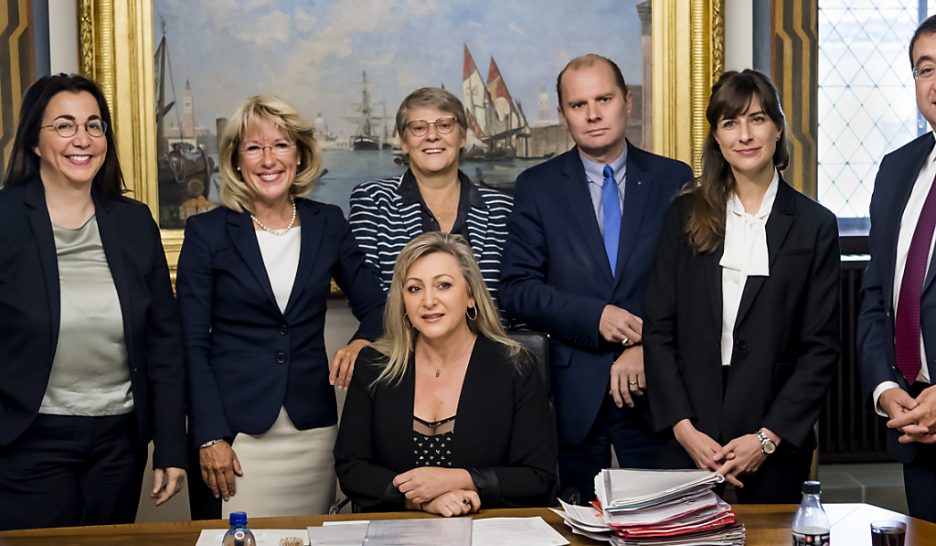 Les cinq conseillères d’Etat feront grève