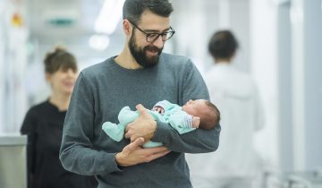 Oui à un congé paternité de deux semaines