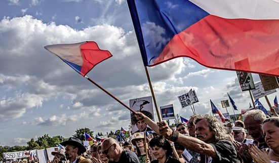 Près de 250 000 manifestants à Prague