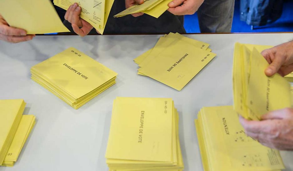 Vote par correspondance sécurisé par des étiquettes
