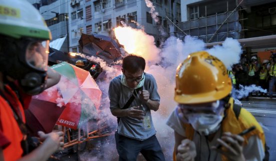 Heurts près du Bureau de liaison chinois à Hong-Kong