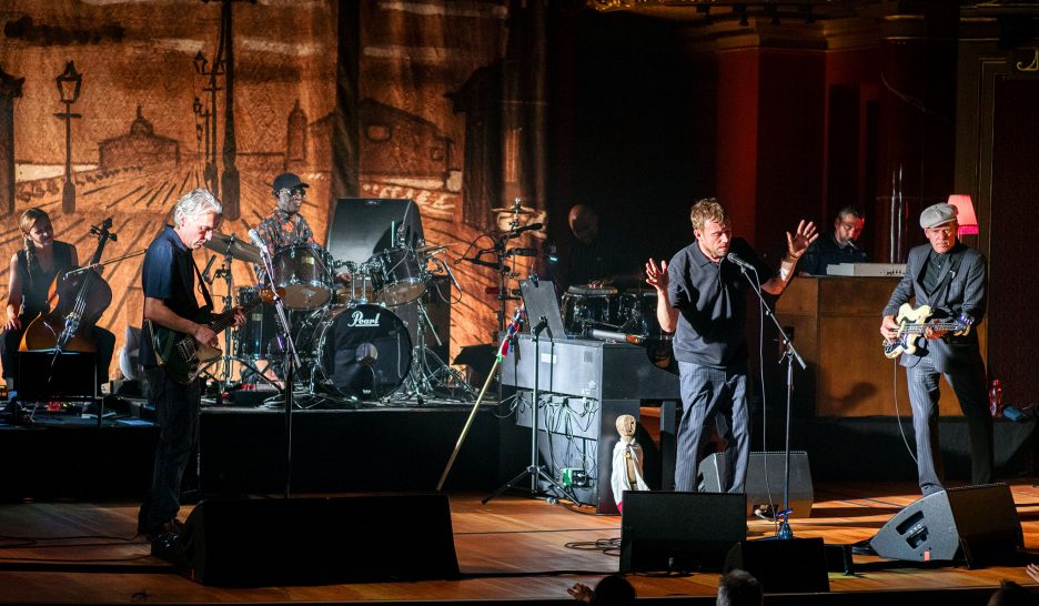 Odes à cette chère nation à la dérive