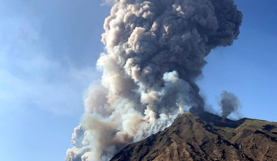 Puissante éruption du Stromboli en Sicile