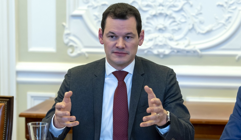 Qui a violé son secret de fonction?