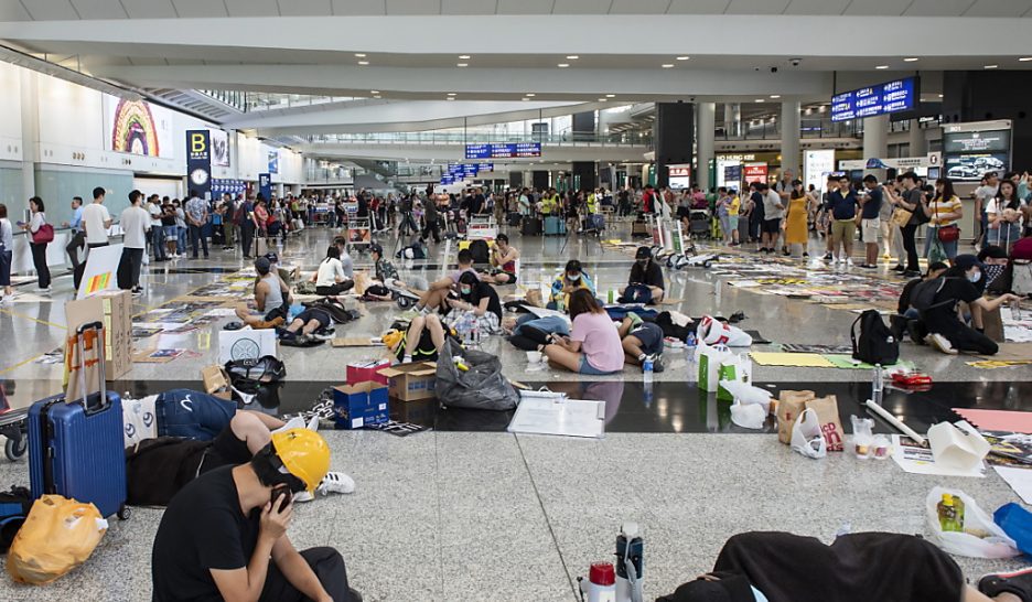 Accalmie à l’aéroport, Pékin aux aguets