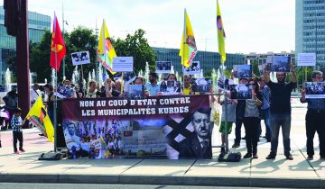 «Dictateur Erdogan, retirez vos mains de nos mairies!»