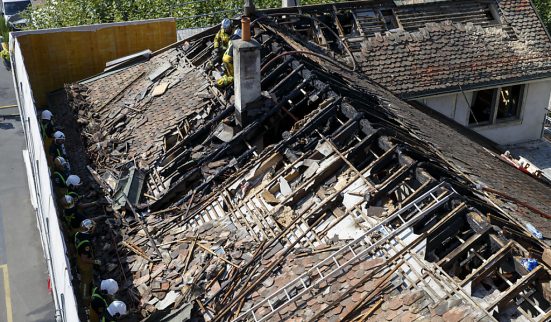 Les combles du musée de Carouge en flammes