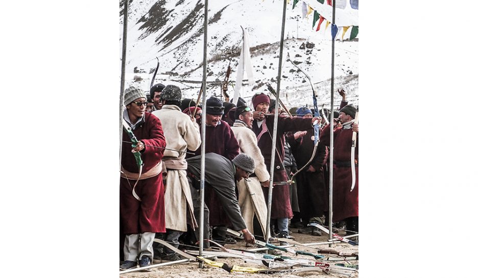 Vendredi 12 avril à Padum, tournoi de tir à l’arc. Les villageois des quatre coins de la vallée se retrouvent au chef-lieu après quatre mois d’isolement hivernal. YCD