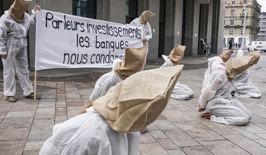 Action de protestation devant Credit Suisse