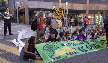 Extinction Rebellion bloque le trafic à Neuchâtel