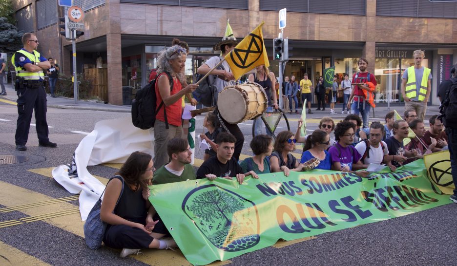 Extinction Rebellion bloque le trafic à Neuchâtel