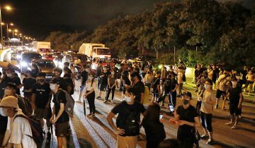 Les manifestants bloquent l’accès à l’aéroport