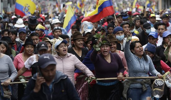 Dizaines de milliers de manifestants à Quito