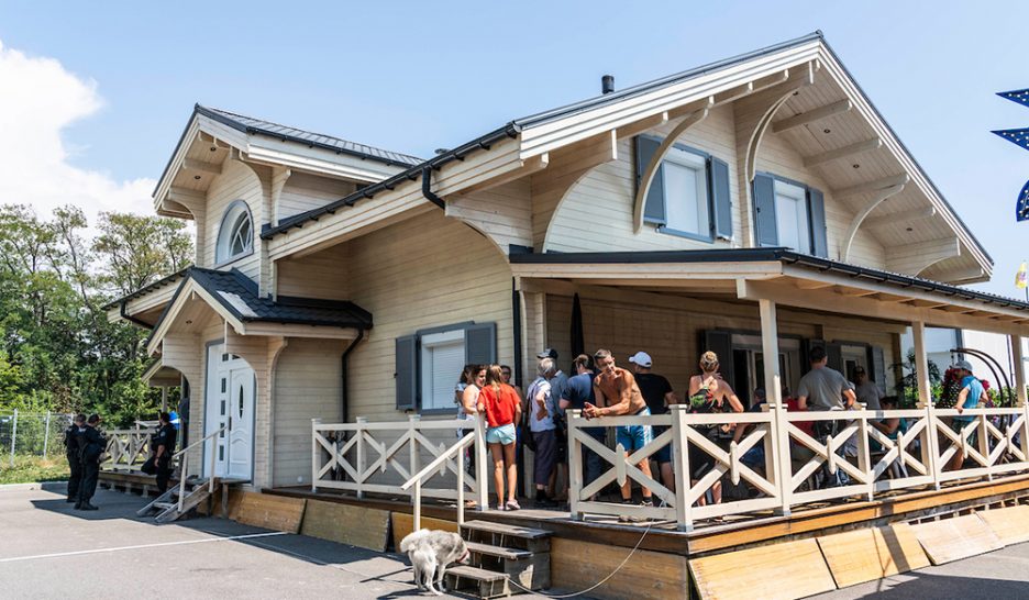 Forain sommé de quitter son chalet