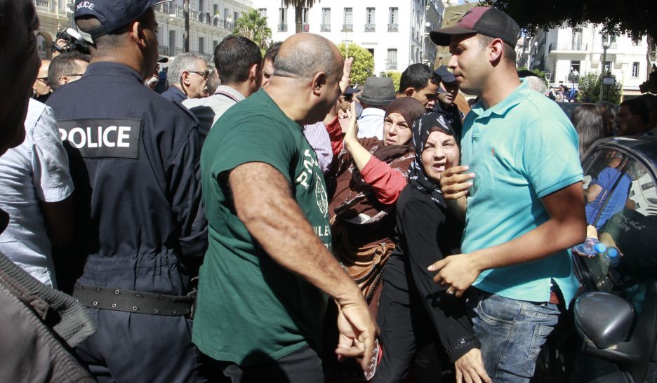 La police bloque la marche étudiante