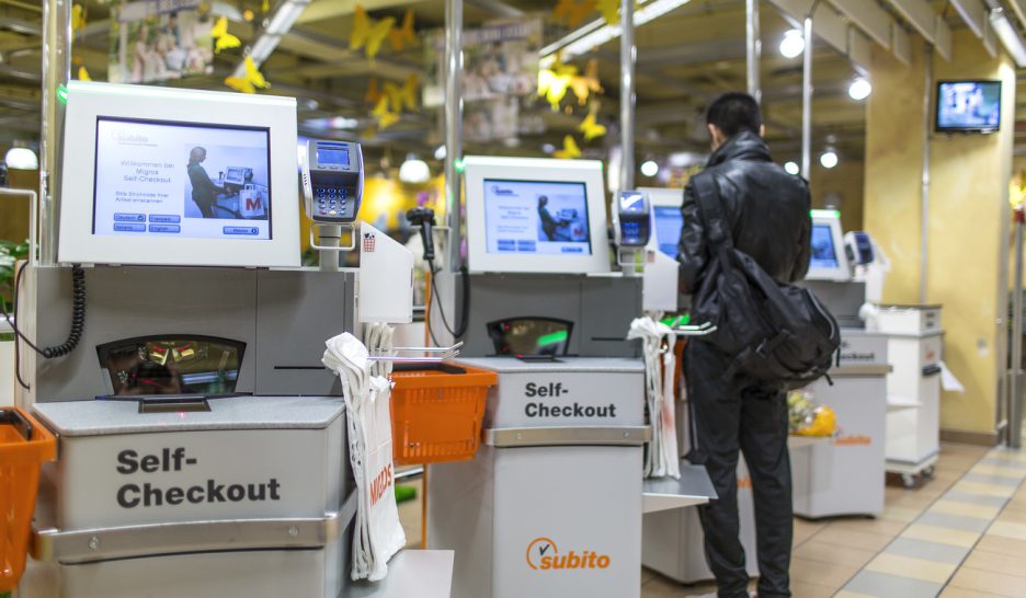 La taxe sur les caisses automatiques fait la queue