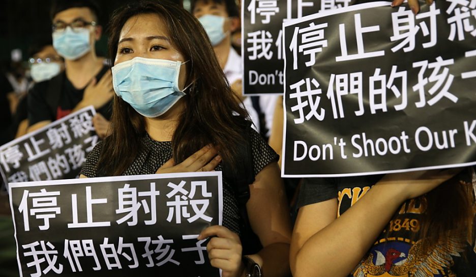 Les autorités interdisent les masques