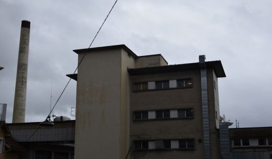 COPY Les occupants de l’usine Sugus à la rue