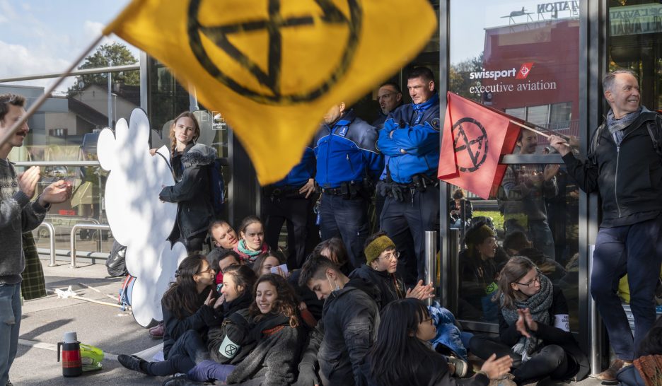 Extinction Rebellion bloque le terminal des jets privés