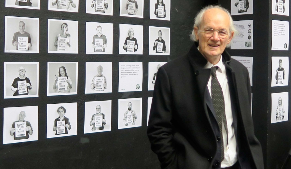 Le père d’Assange sonne l’alarme