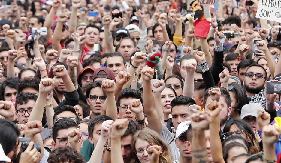 Manifestation bruyante et colorée en Colombie contre le président
