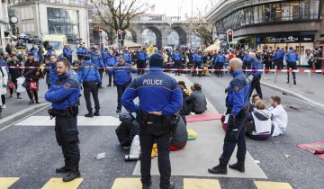 Photographe pris à partie par la police