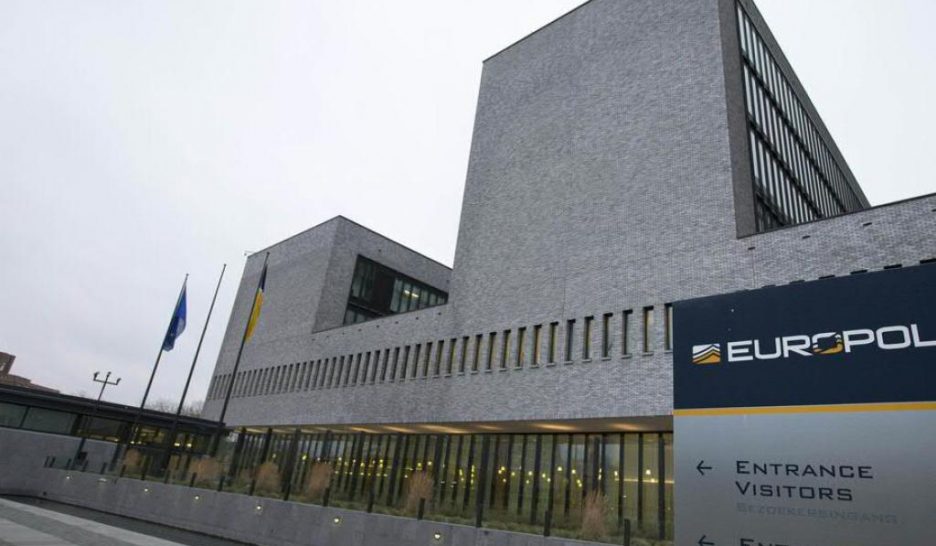 Un vaste coup de filet touche la Suisse