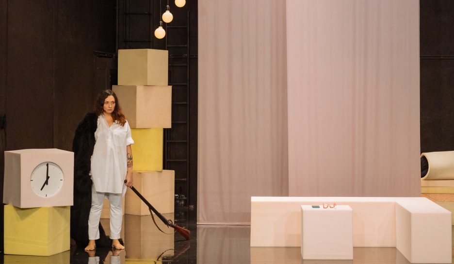 Une misanthrope critique d’art féroce